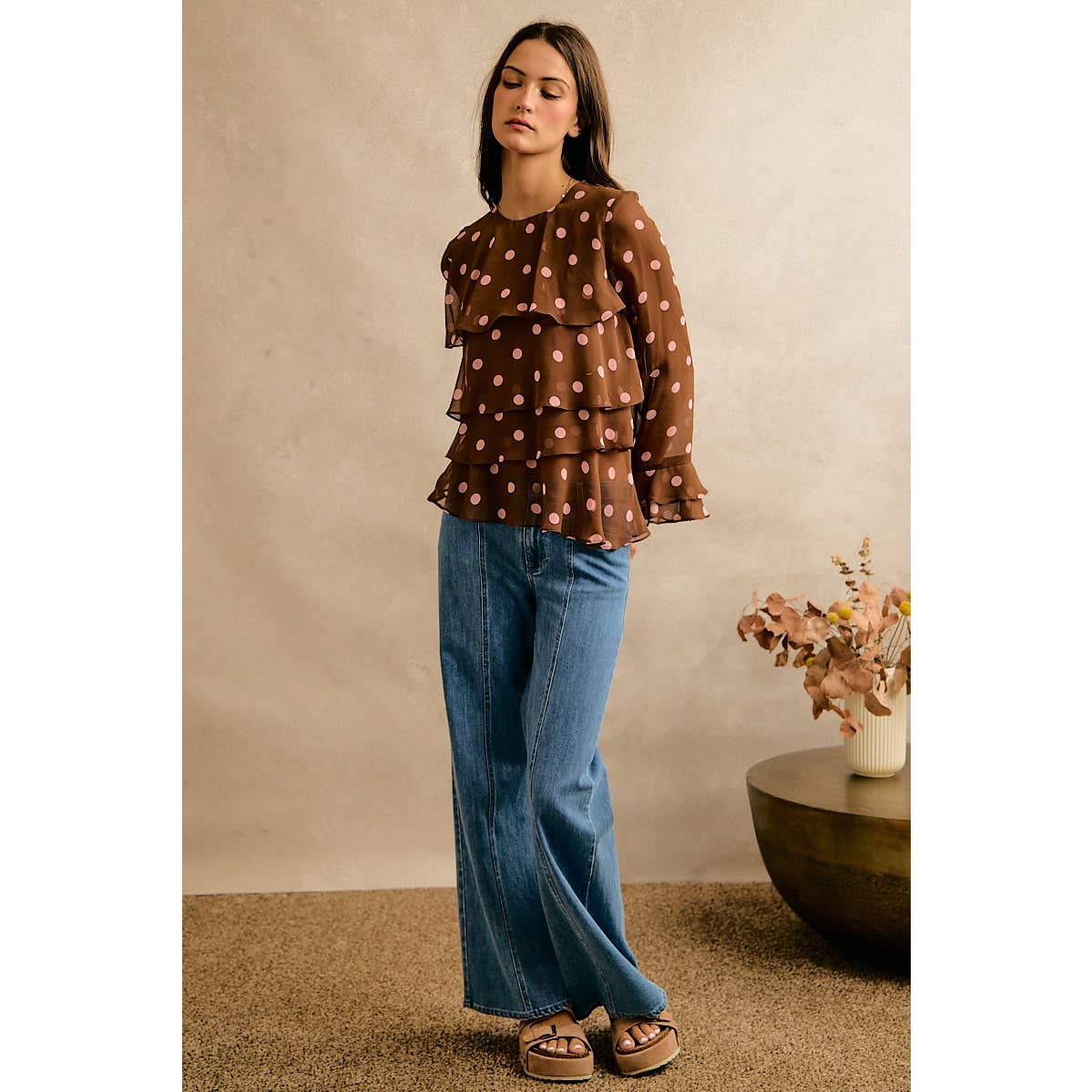 POLKA DOT PRINT RUFFLE BLOUSE: BROWN/PINK / S