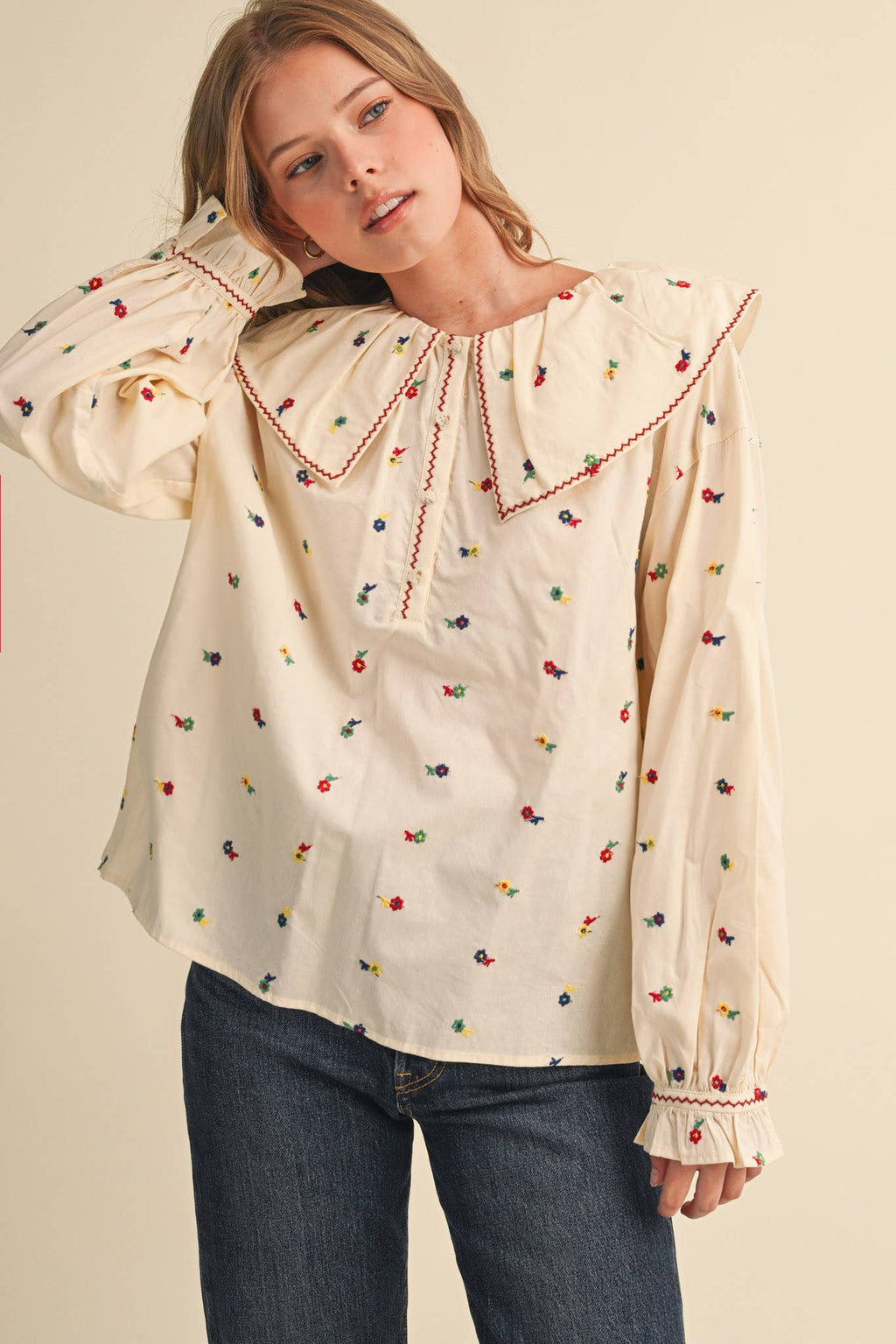 EMBROIDERED FLORAL OVERSIZED COLLAR BUTTON DOWN TOP MTP5153: CREAM / L