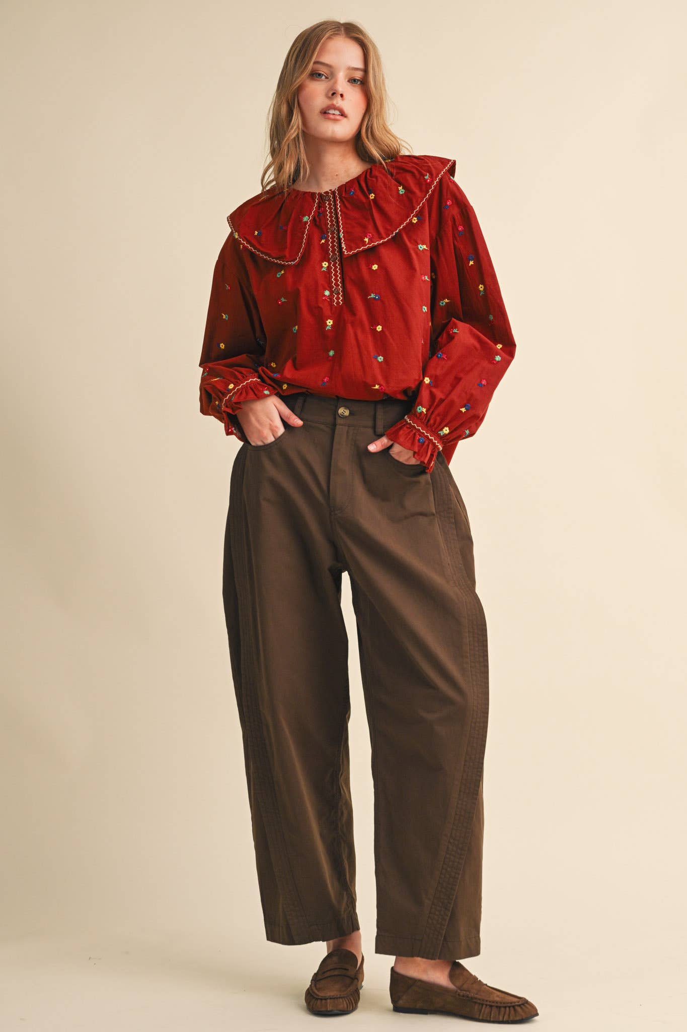 EMBROIDERED FLORAL OVERSIZED COLLAR BUTTON DOWN TOP MTP5153: CREAM / L