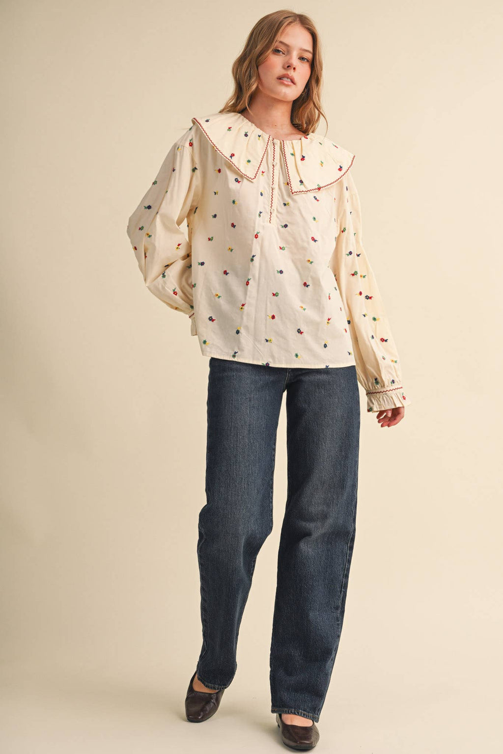EMBROIDERED FLORAL OVERSIZED COLLAR BUTTON DOWN TOP MTP5153: CREAM / L