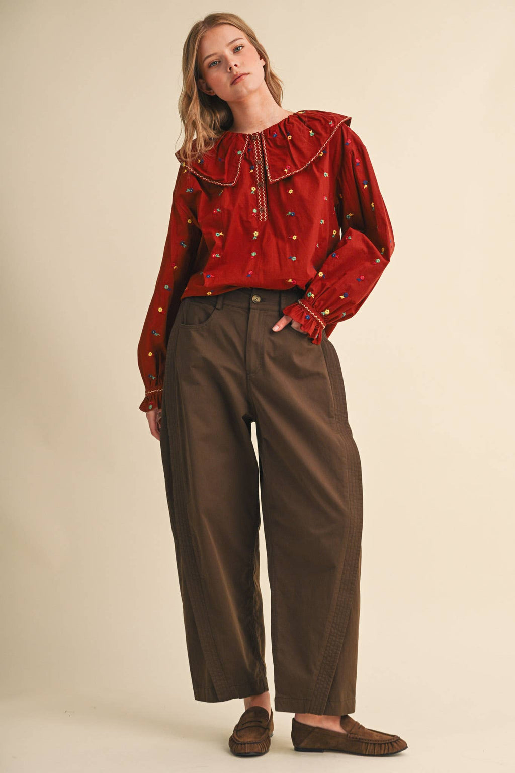 EMBROIDERED FLORAL OVERSIZED COLLAR BUTTON DOWN TOP MTP5153: CREAM / L