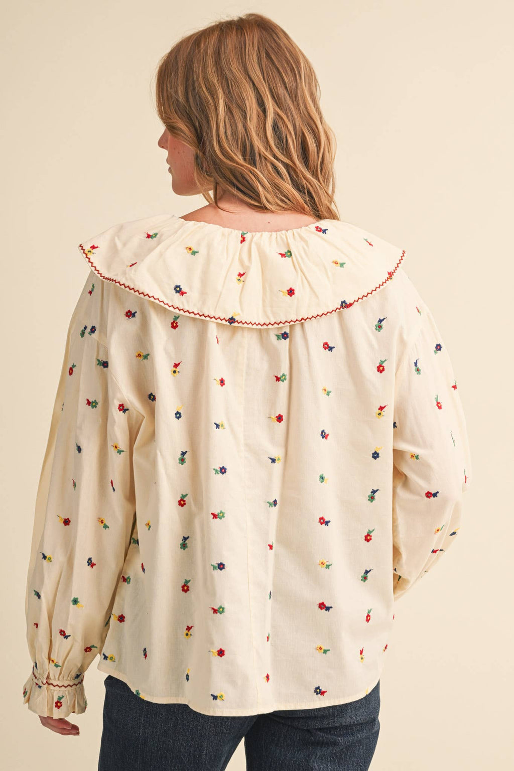 EMBROIDERED FLORAL OVERSIZED COLLAR BUTTON DOWN TOP MTP5153: CREAM / L